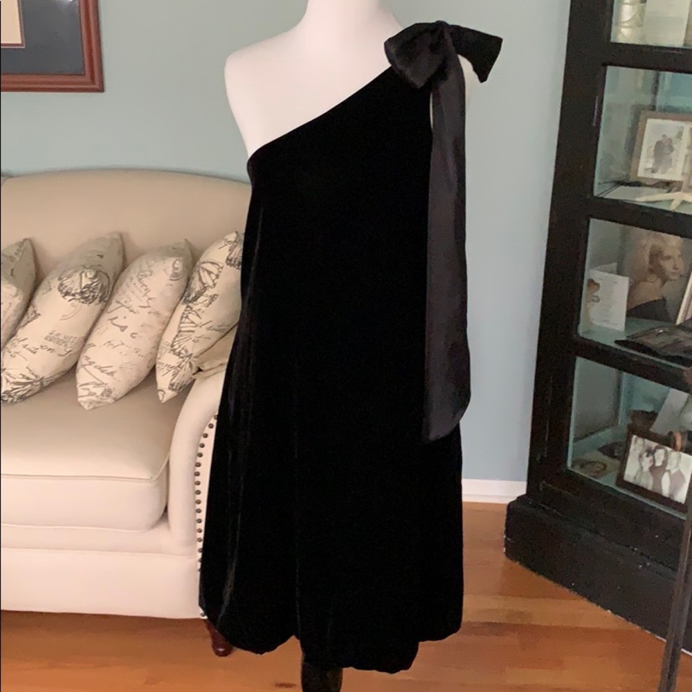 One shoulder dress